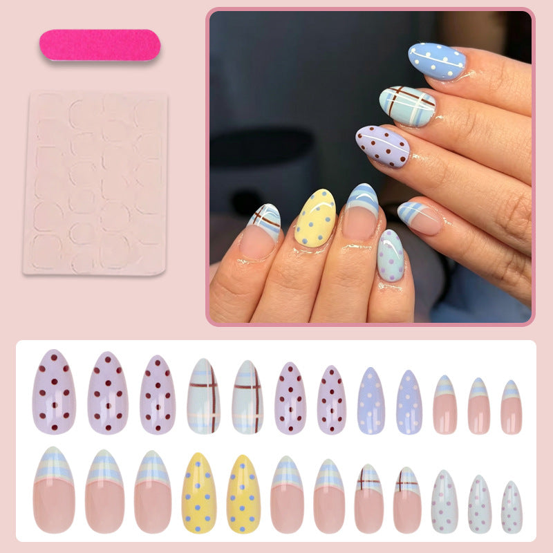 Kunstnagelset mit bunten Mustern Brehn