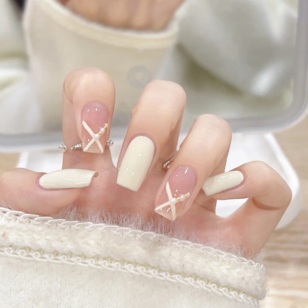 Kunstnagelset mit elegantem und verspieltem Design Brehn