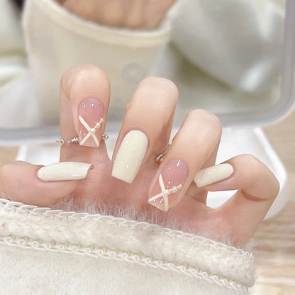 Kunstnagelset mit elegantem und verspieltem Design Brehn