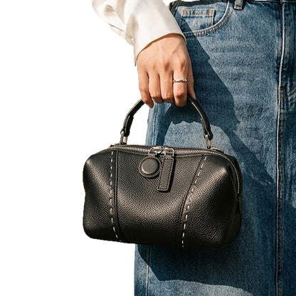 Gepunktete Kuppeltasche mit abnehmbarem Crossbody-Tragegurt