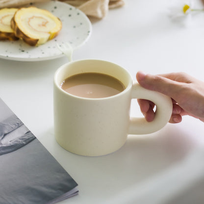 Künstlerische Keramiktasse