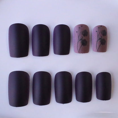 Elegante Florale Matte Nagelkünste Brehn