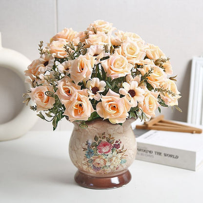Lebensechte Blumenarrangement in modernem Vase