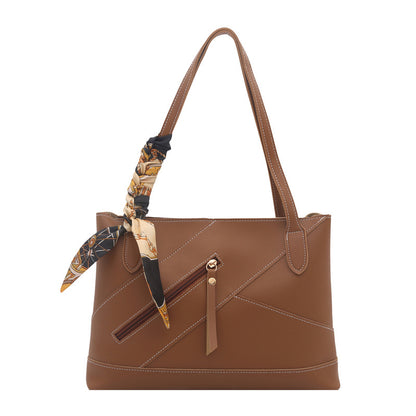 Modische Tote-Bag mit dekorativem Schal