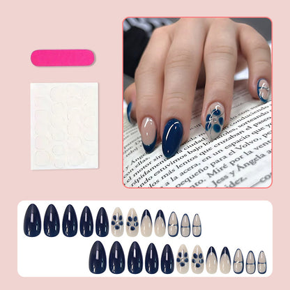 Kunstnagelset mit eleganten akzentuierten Designs Brehn