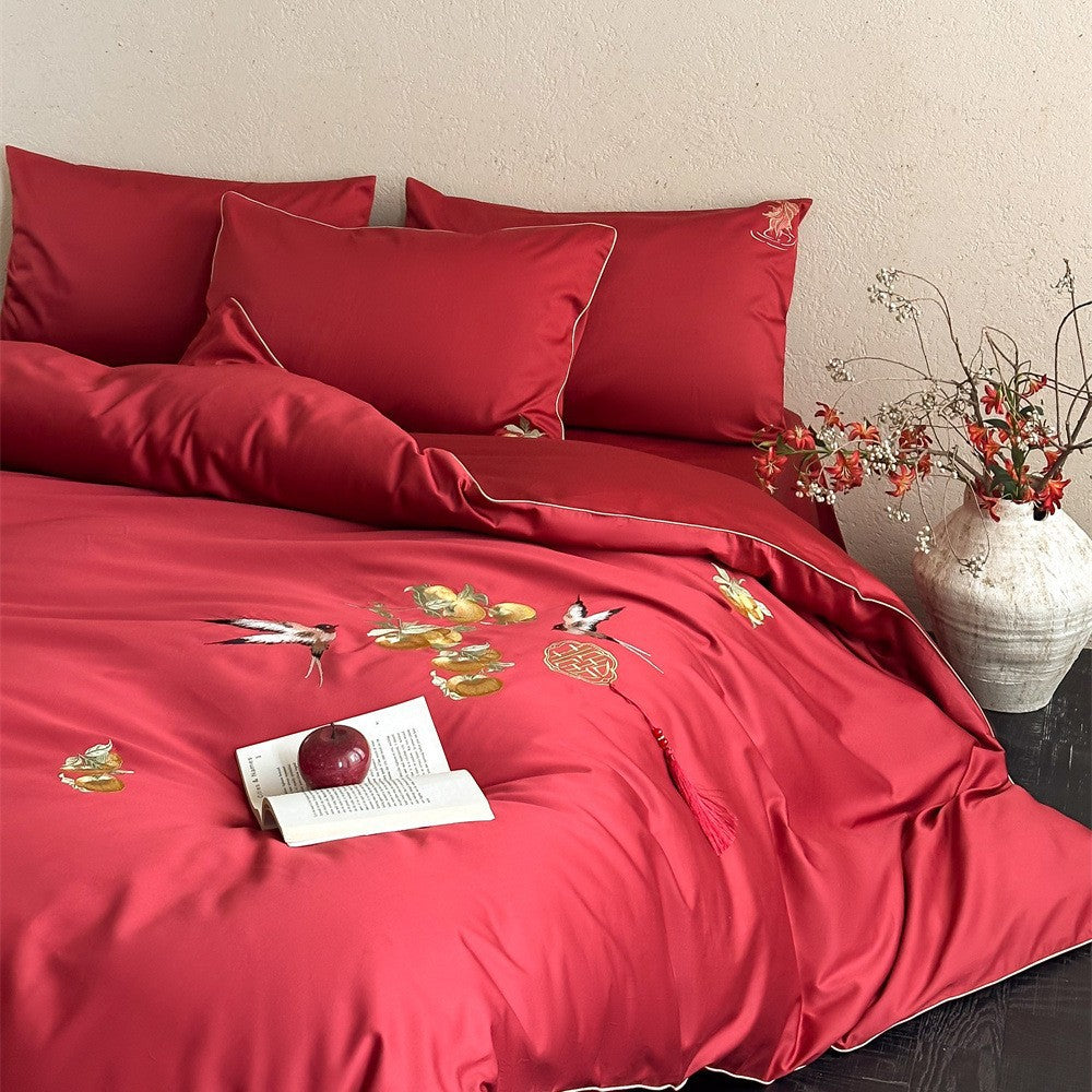 Reine Baumwollsatin-Bettwäschegarnitur mit goldener Stickerei und ornamentaler Bordüre