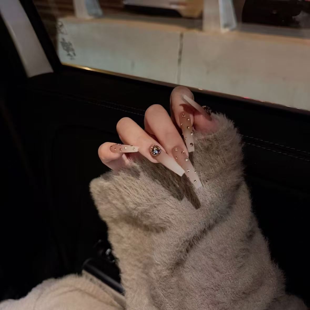 Elegantes mandelförmiges Press-On-Nagelset