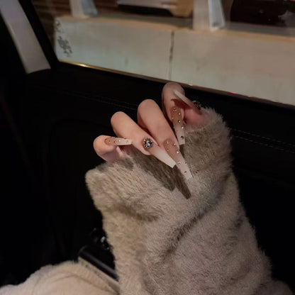 Elegantes mandelförmiges Press-On-Nagelset