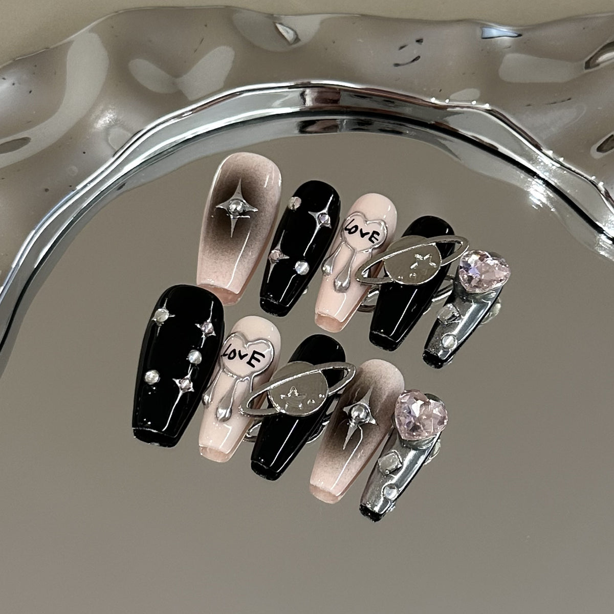 Thematisches, vom Weltraum inspiriertes Press-On Nagelkunst-Set
