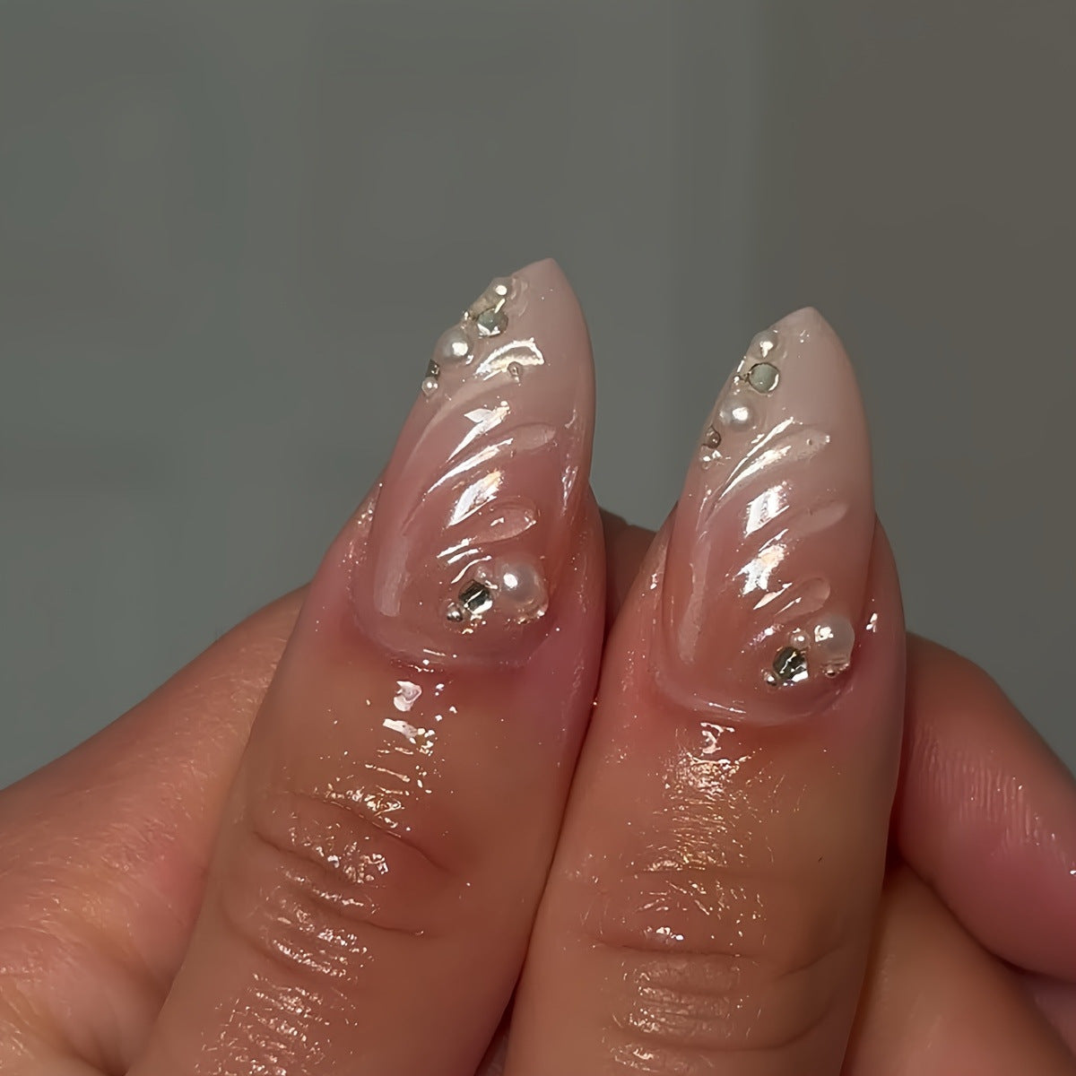 Dekorative Kristallakzent-Nagelverzierungen Brehn