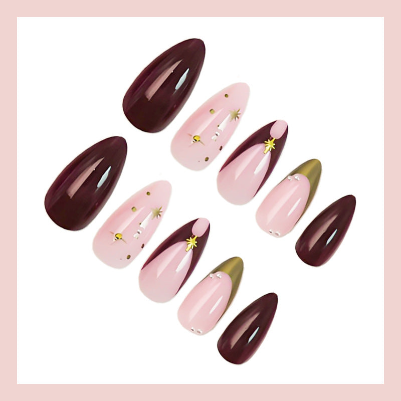 Kunstnagelset mit glamourösen Designelementen und eleganten Akzenten Brehn