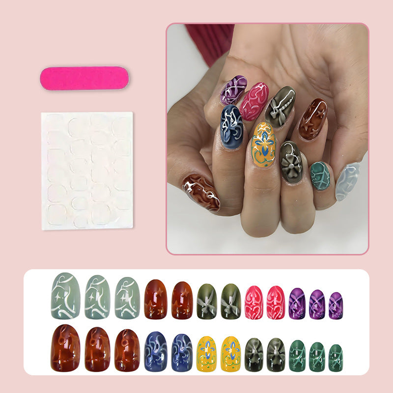 Kunstnagelset mit kreativen floralem Design und eleganten Akzenten Brehn