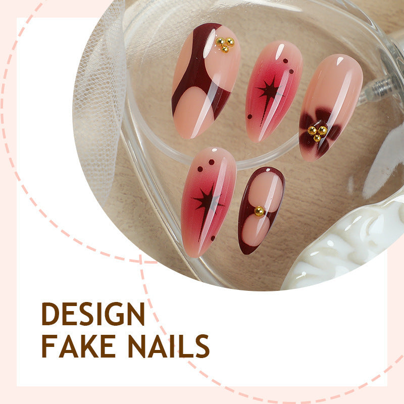 Künstlerisches Press-On-Nageldesign Brehn