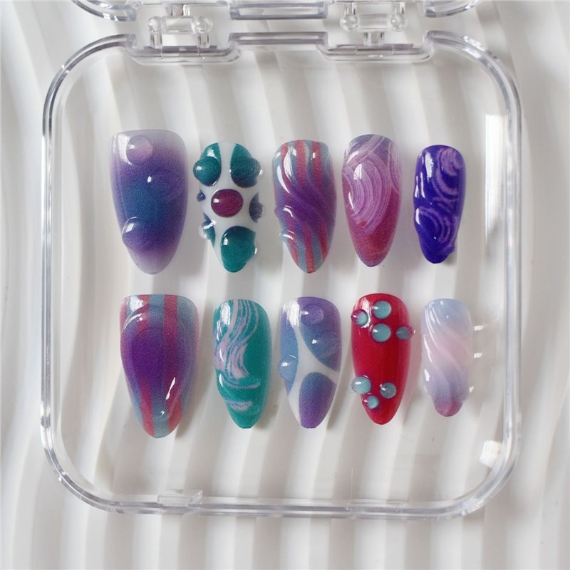 Künstlerisches Cartoon-Themen Press-On Nagelkunst Set Brehn