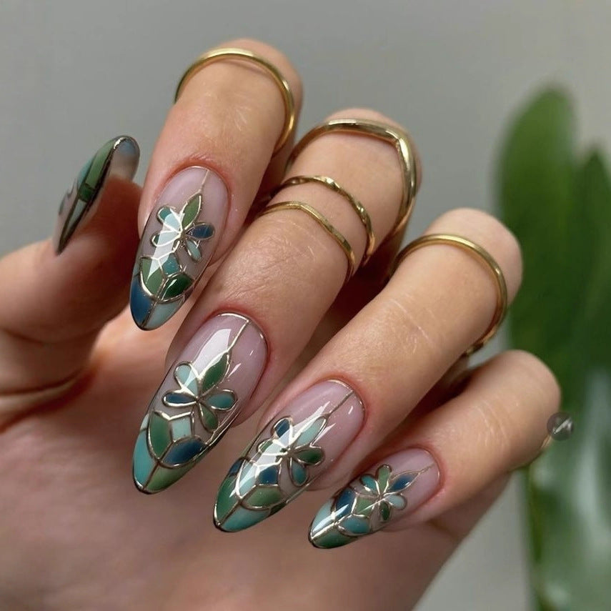 Französische Kunstnägel mit Floralem Design Brehn