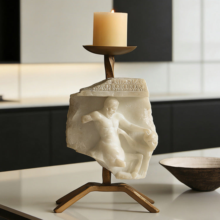 Skulpturaler Kerzenhalter