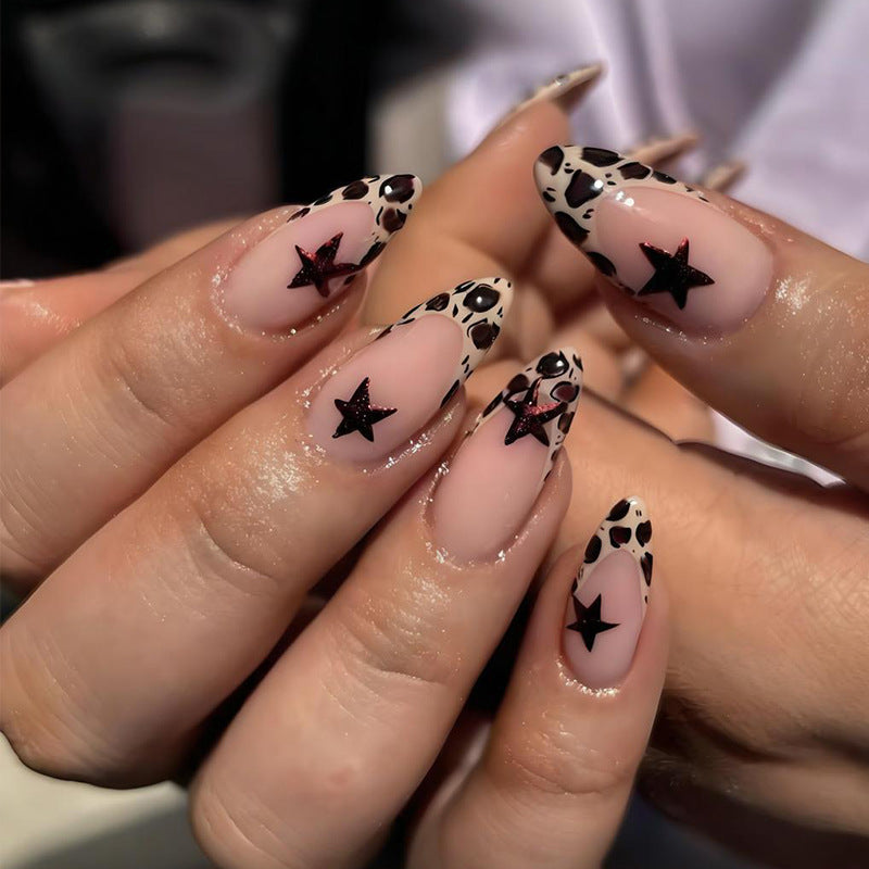 Kunstnagelset mit trendigem Sterne- und Leopardenmuster Brehn