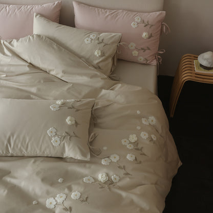 Luxuriöses besticktes Bettwäsche-Set aus Baumwollsatin mit Kissenbändern
