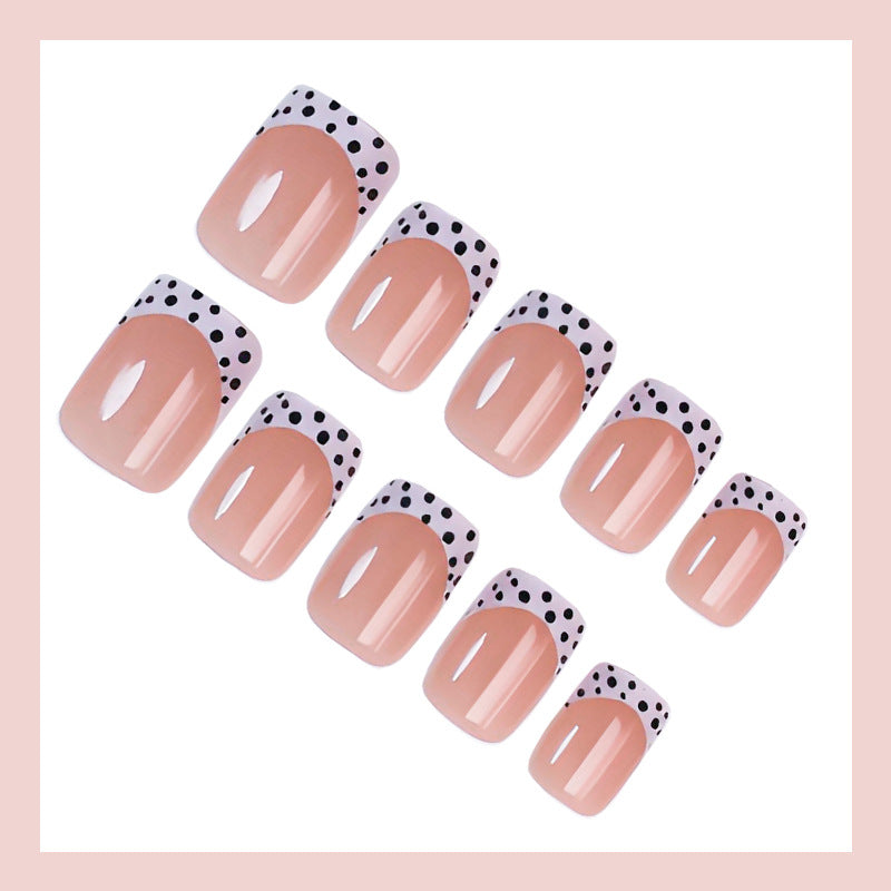 Kunstnagelset mit eleganten Punkten und hochglänzenden Akzenten Brehn