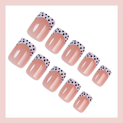 Kunstnagelset mit eleganten Punkten und hochglänzenden Akzenten Brehn