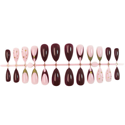 Kunstnagelset mit glamourösen Designelementen und eleganten Akzenten Brehn