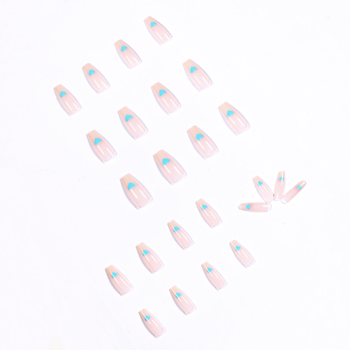 Kunstvolle Nailart mit Herzmotiven Brehn
