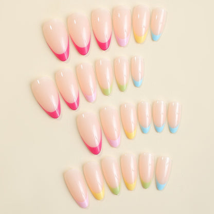 Kunstnagelset mit stilvollen Farbverlauf und eleganten Spitzen Brehn