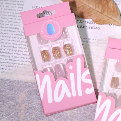 Kunstvolle Nageldesigns mit Glitzerakzenten Brehn