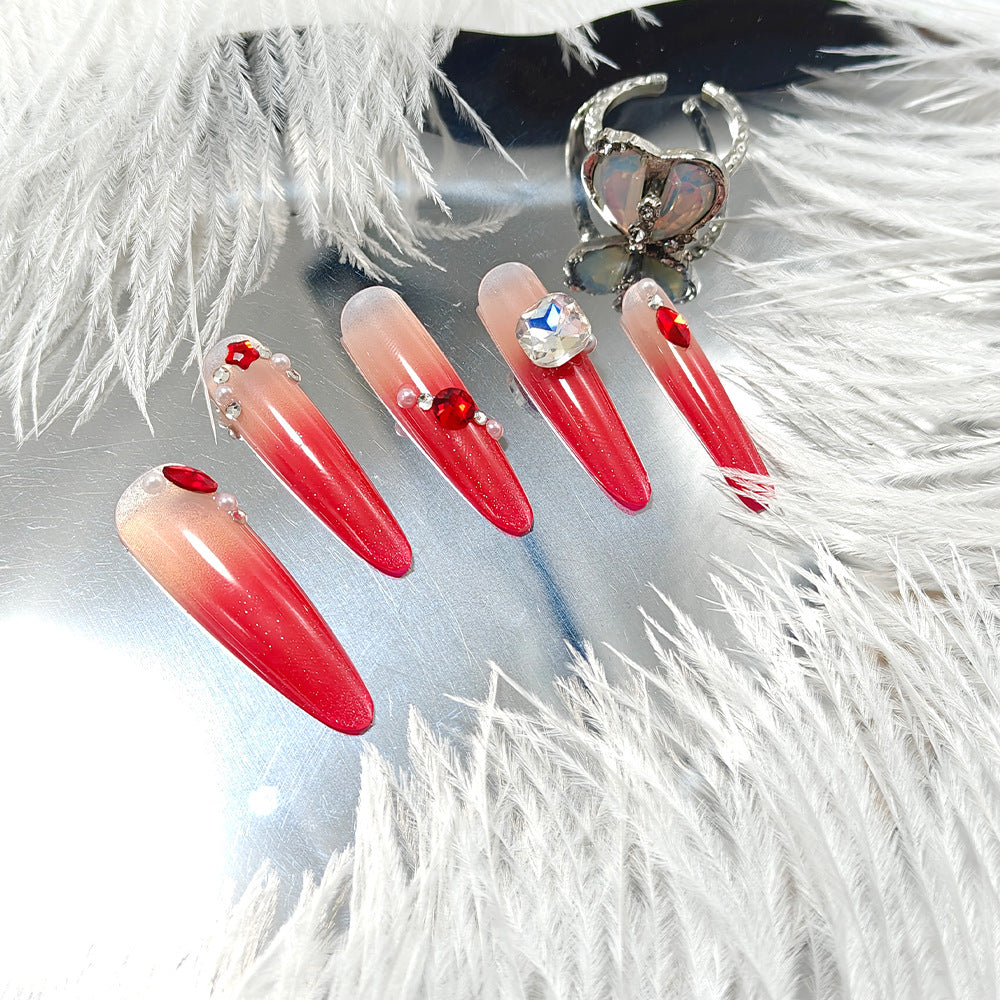 Kunstnägel Im Eleganten Ombre-Stil mit Glitzer- und Schmuckakzenten Brehn