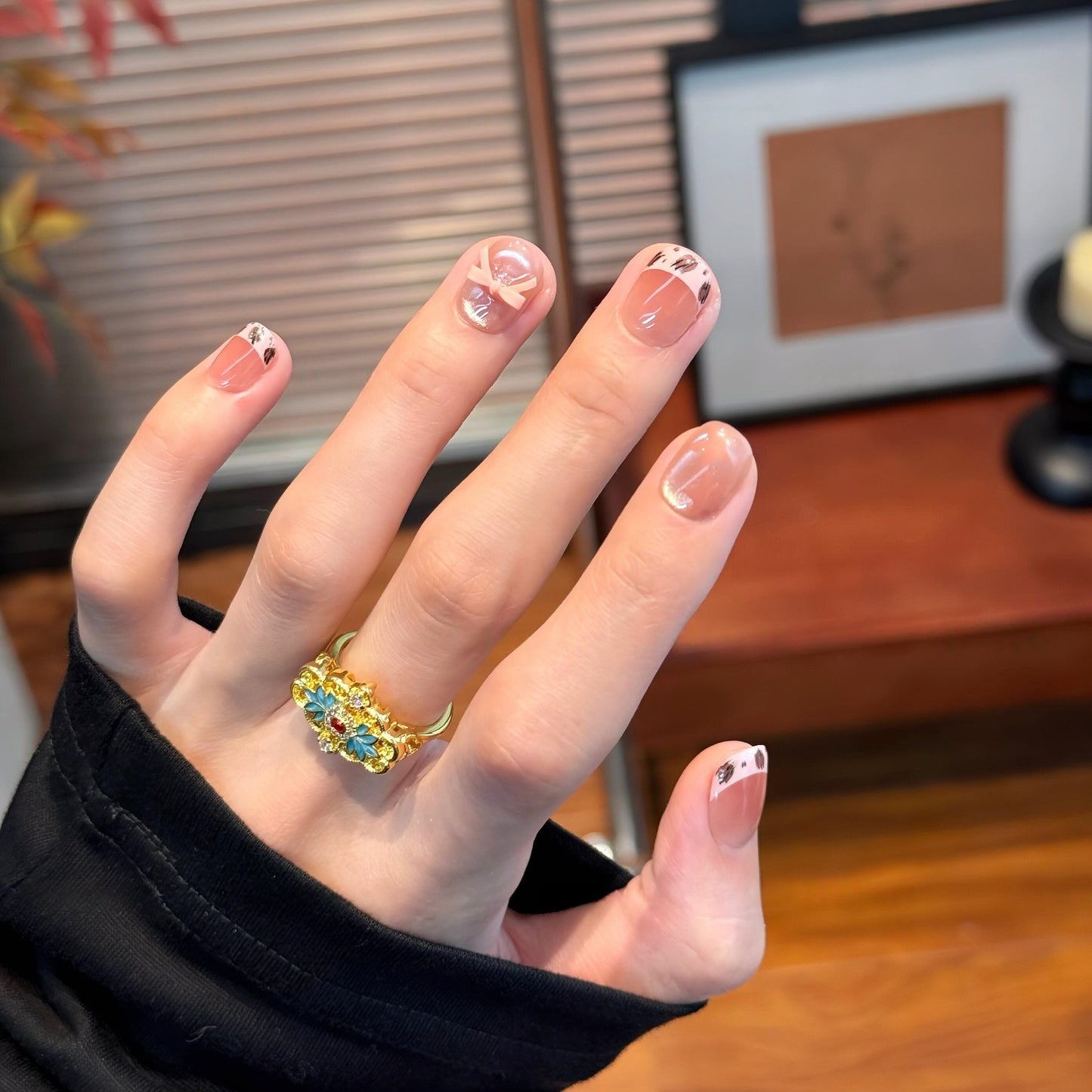 Kunstnagelset mit Dekorativem Design Brehn