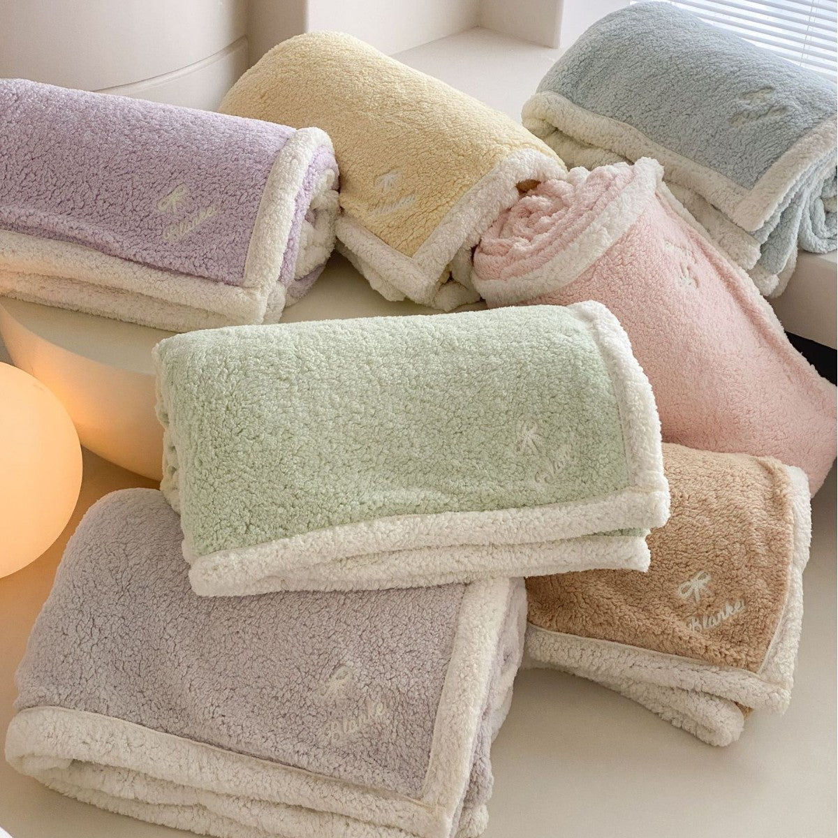 Kuschelige Sherpa-Tagesdecke mit wendbarem Fleece-Innenfutter