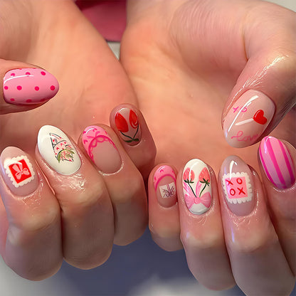 Kunstnagelset mit romantischen floralen und herzlichen Designs Brehn
