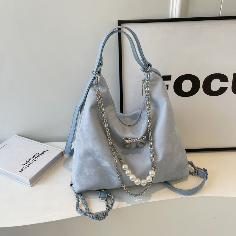 Modische Handtasche mit Einzigartigem Anhänger und Kettenakzenten Brehn