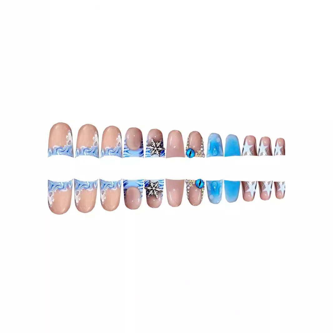 Künstlerische Acrylnagelverzierungen mit Edelsteinakzenten Brehn