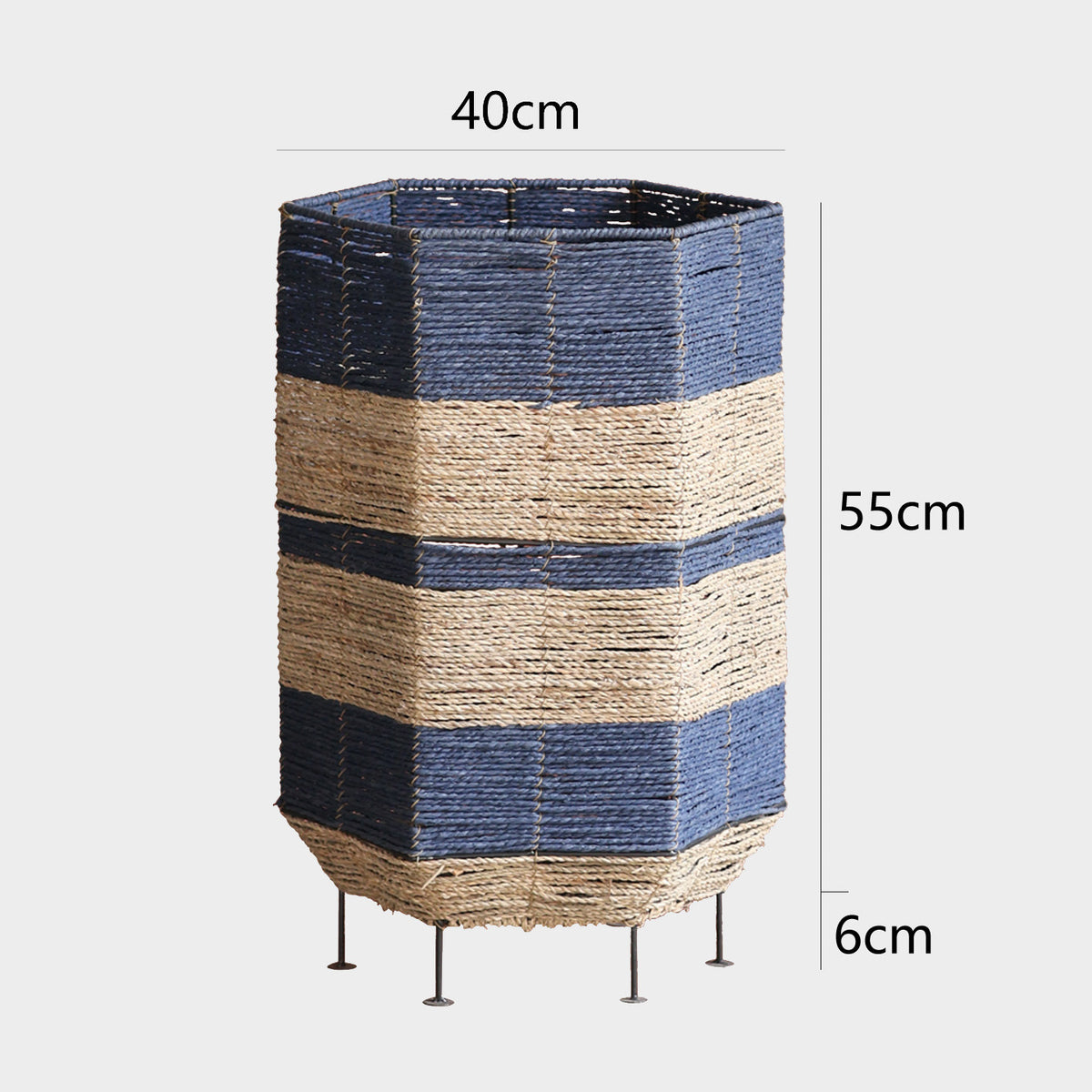 Stilvoller Wäschekorb aus Rattan mit Metallbeinen Brehn