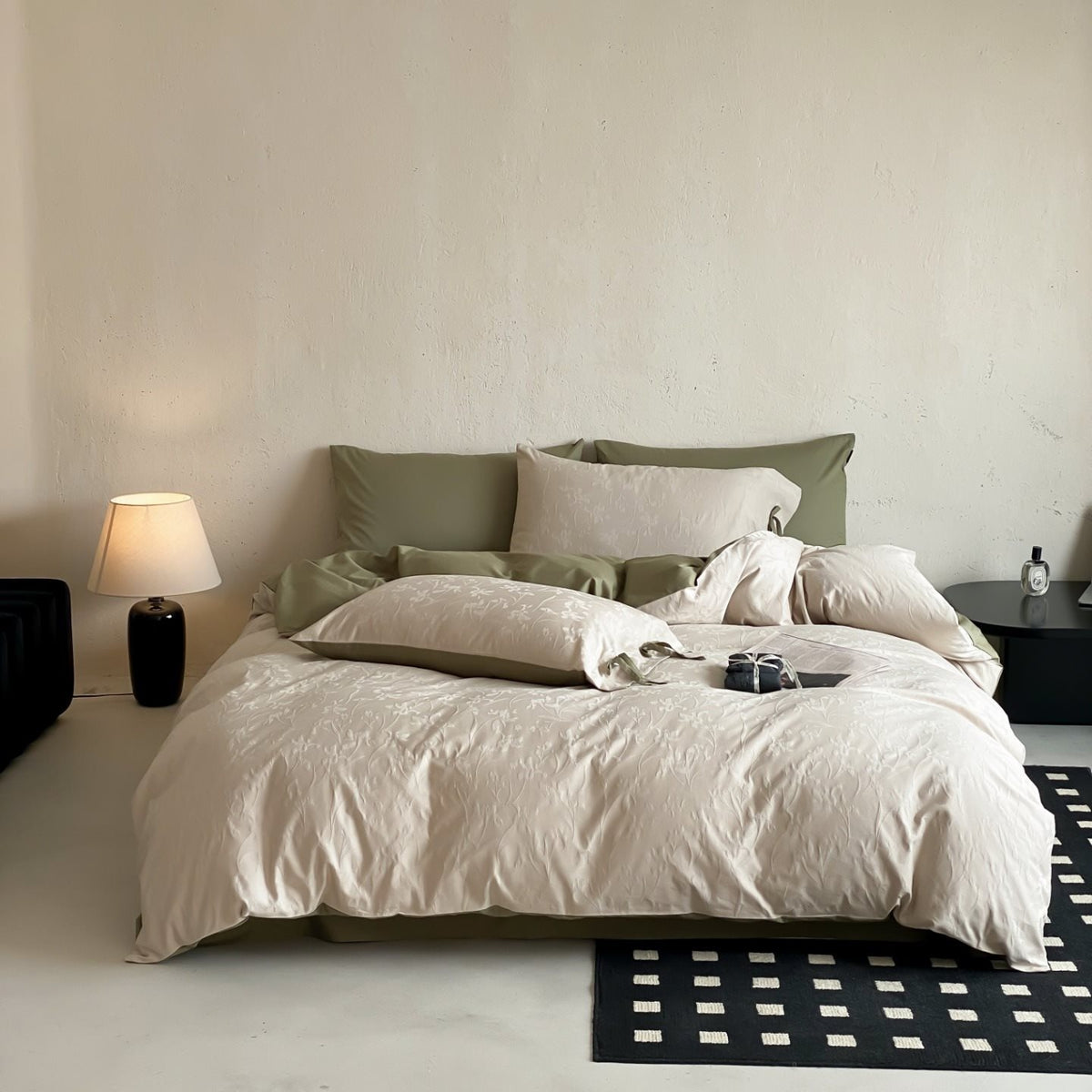 Elegantes Baumwollsatin-Bettwäscheset mit Wendefunktion und Bindebändern