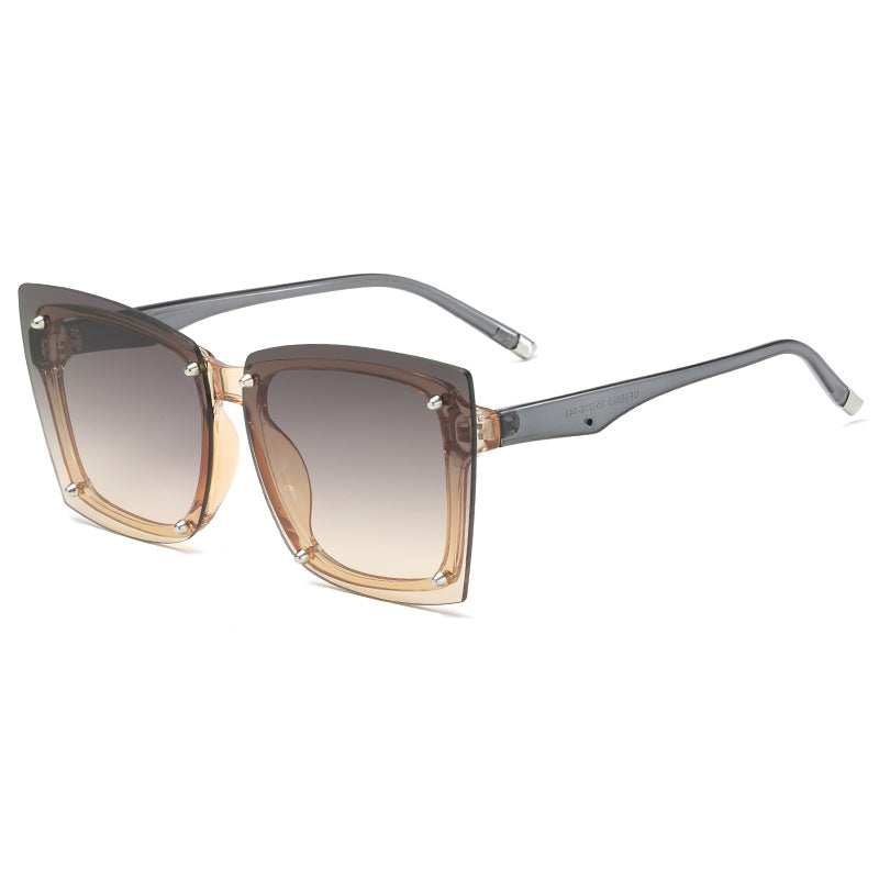 Damen statement Sonnenbrille mit stilvollem quadratischen Rahmen und modischen Akzenten Brehn
