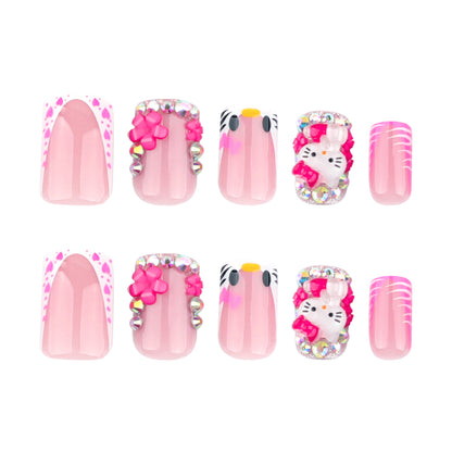 Kunstvolle Nagelkunst mit Tiermotiven und Glitzerakzenten Brehn