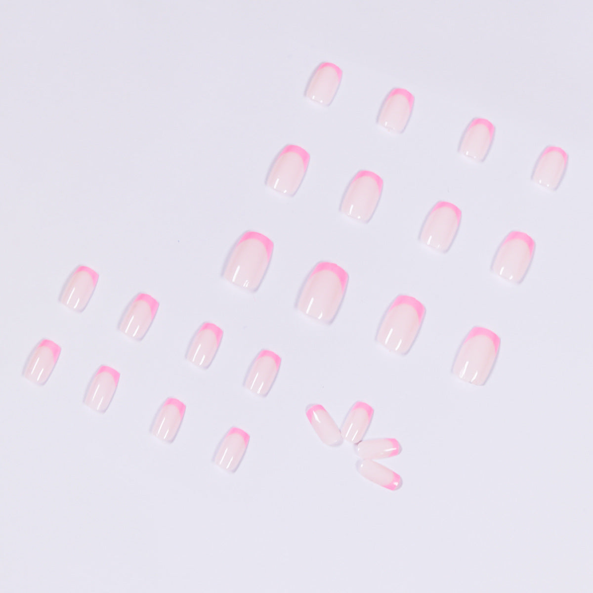 Künstliche Nagelkunst mit eleganter French-Spitze Brehn