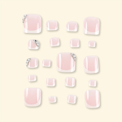 Kunstnagelset mit elegantem French Manicure und Glitzerakzenten Brehn