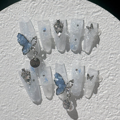 Dekoratives Schmetterling-inspiriertes 3D Press-On Nagelset
