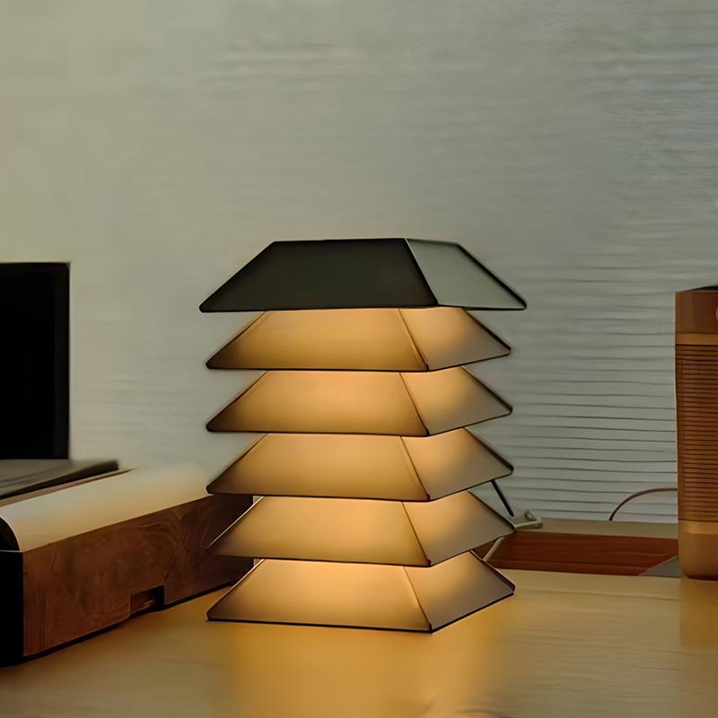 Dekorative Stehlampe mit modernem geometrischen Design