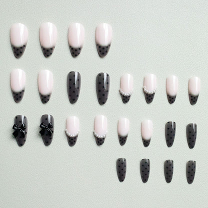 Elegantes Nagelkunst-Set mit Schleifenverzierungen