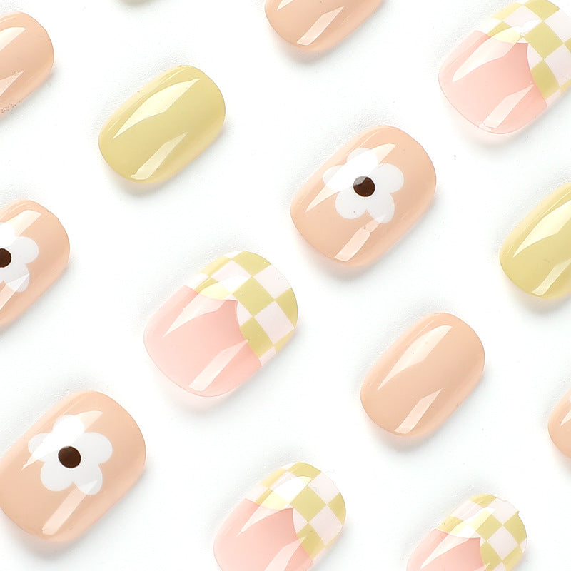 Kunstvolle Nagelkunst im modernen Design Brehn