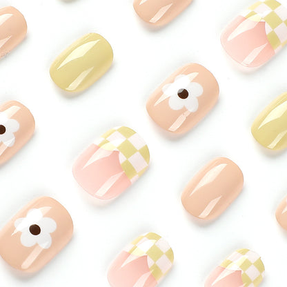 Kunstvolle Nagelkunst im modernen Design Brehn