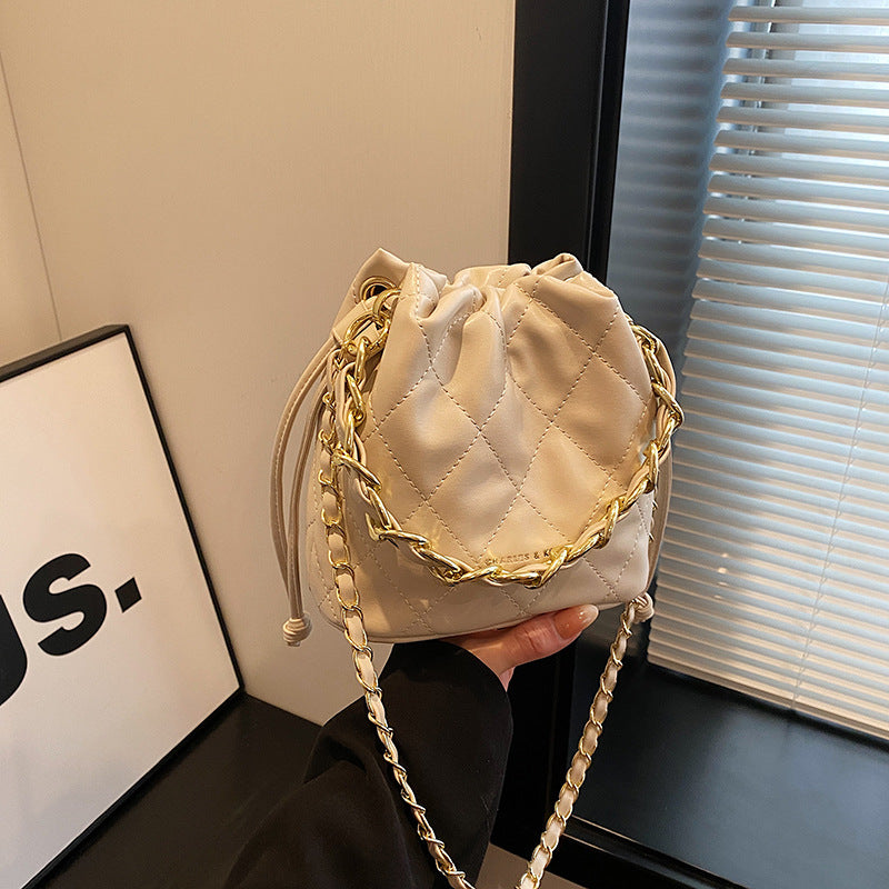 Gepolsterte Mini Eimer-Handtasche Brehn