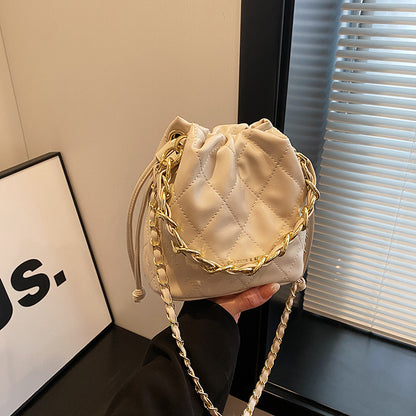 Gepolsterte Mini Eimer-Handtasche Brehn