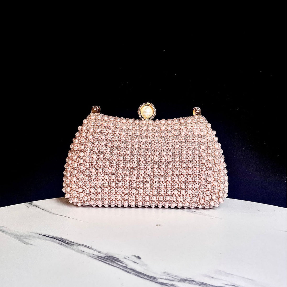 Perlenbesetzte Abendhandtasche