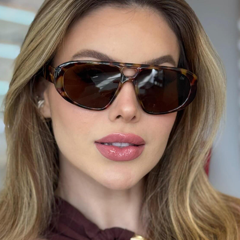 Damen sportliche Sonnenbrille mit breitem strapazierfähigem Rahmen und polarisierten Gläsern Brehn