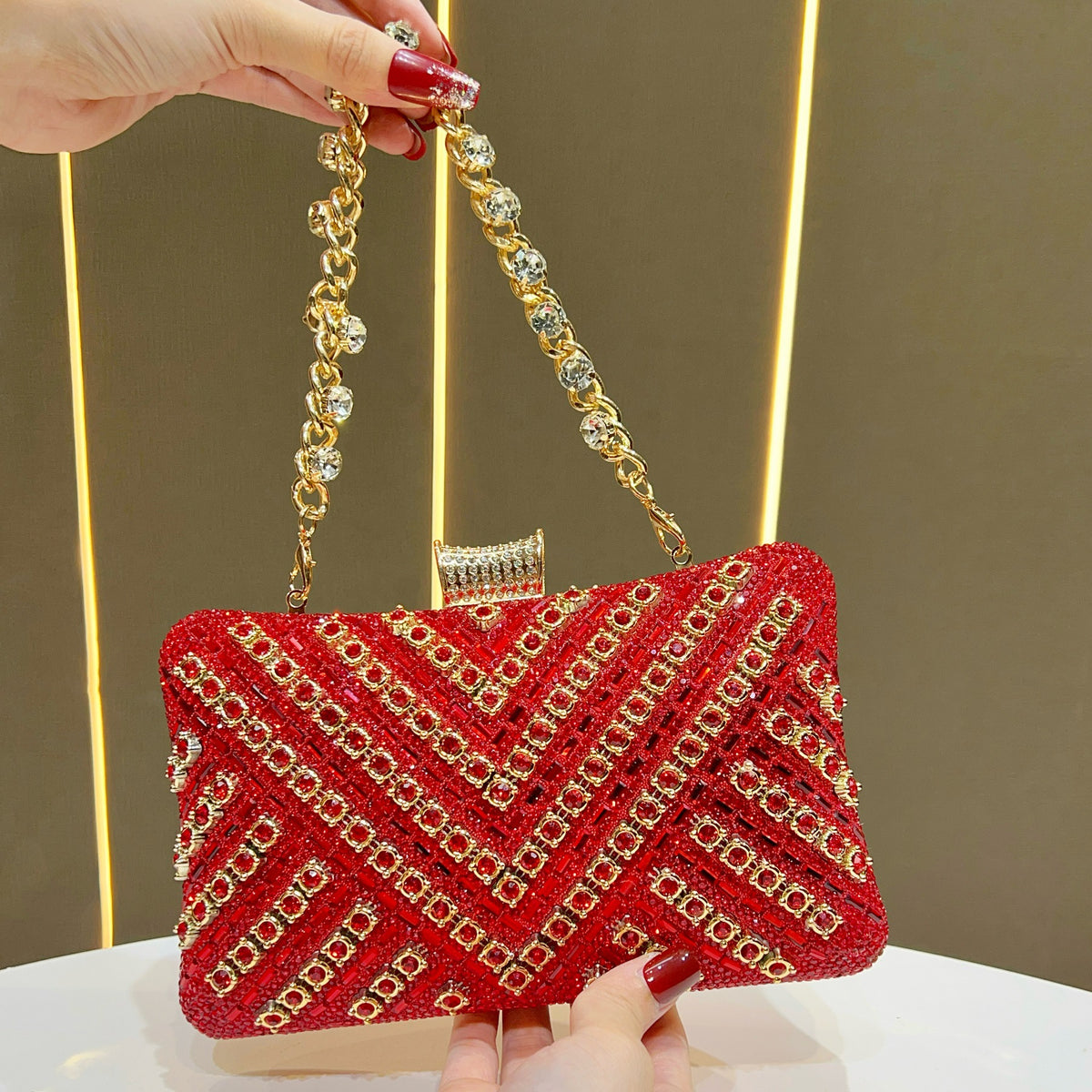 Kristallbesetzte Abendclutch